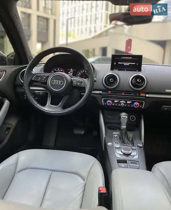 Седан Audi A3 2016 в Чернівцях