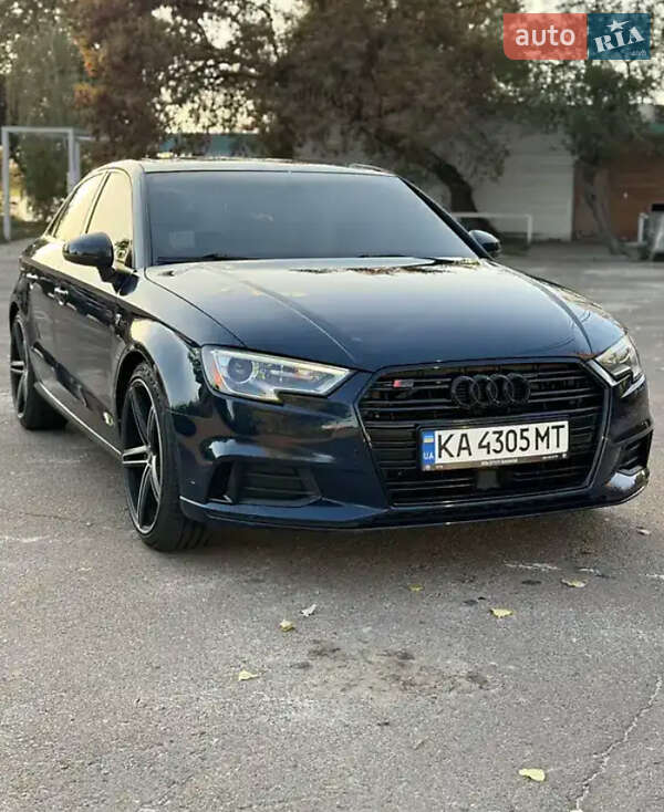 Седан Audi A3 2016 в Чернівцях