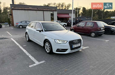 Хэтчбек Audi A3 2015 в 