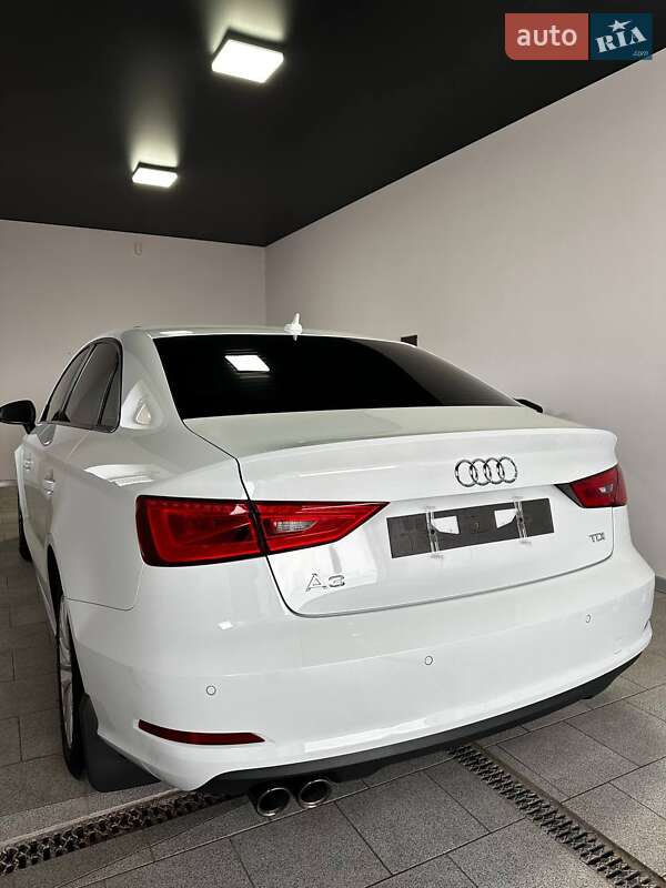Седан Audi A3 2016 в Запоріжжі