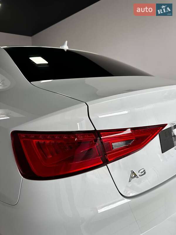 Седан Audi A3 2016 в Запоріжжі