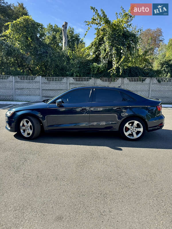 Седан Audi A3 2016 в Киеве