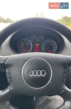 Хэтчбек Audi A3 2003 в 