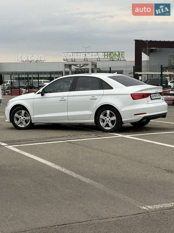 Седан Audi A3 2015 в Киеве