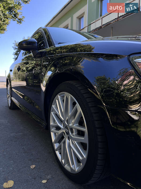 Седан Audi A3 2017 в Ровно