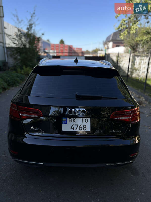 Седан Audi A3 2017 в Ровно