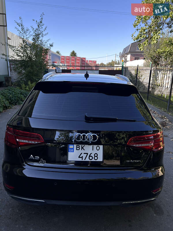 Седан Audi A3 2017 в Ровно