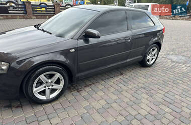 Хетчбек Audi A3 2004 в 