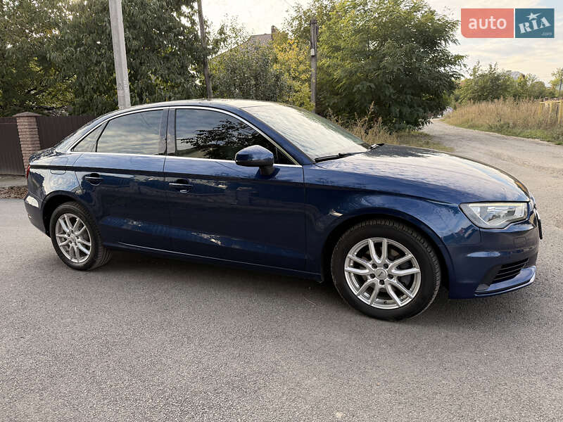 Седан Audi A3 2015 в Івано-Франківську