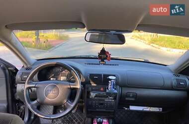 Хэтчбек Audi A3 2002 в 