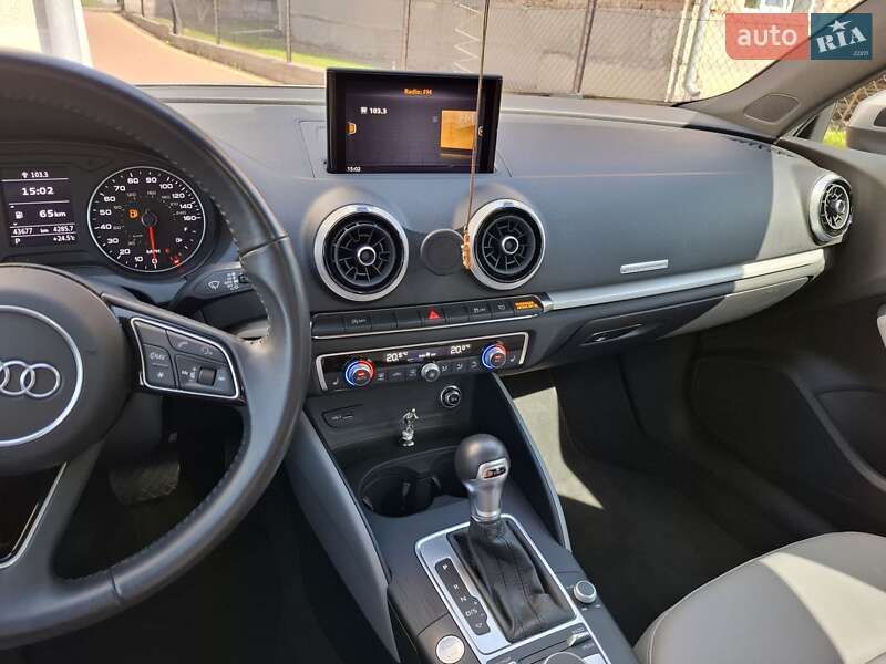 Седан Audi A3 2018 в Львові