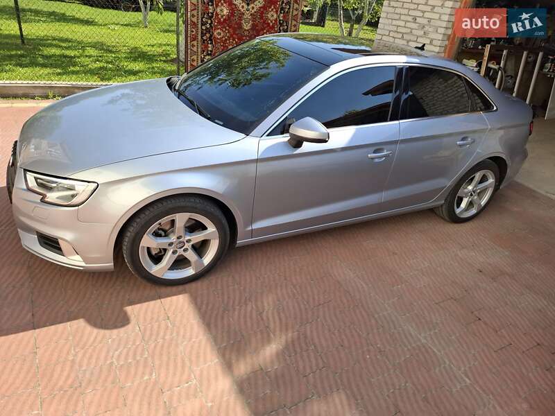 Седан Audi A3 2018 в Львові