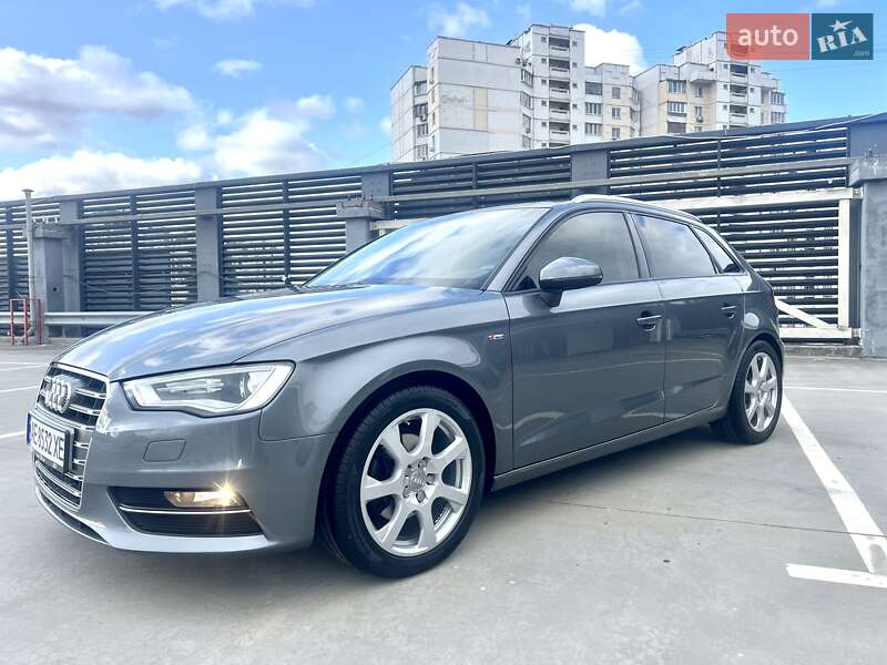 Хэтчбек Audi A3 2016 в 