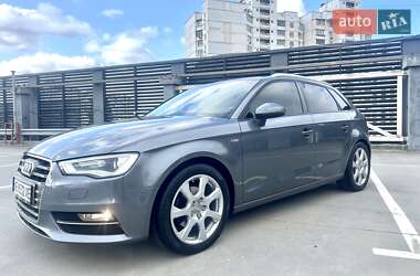 Хэтчбек Audi A3 2016 в 