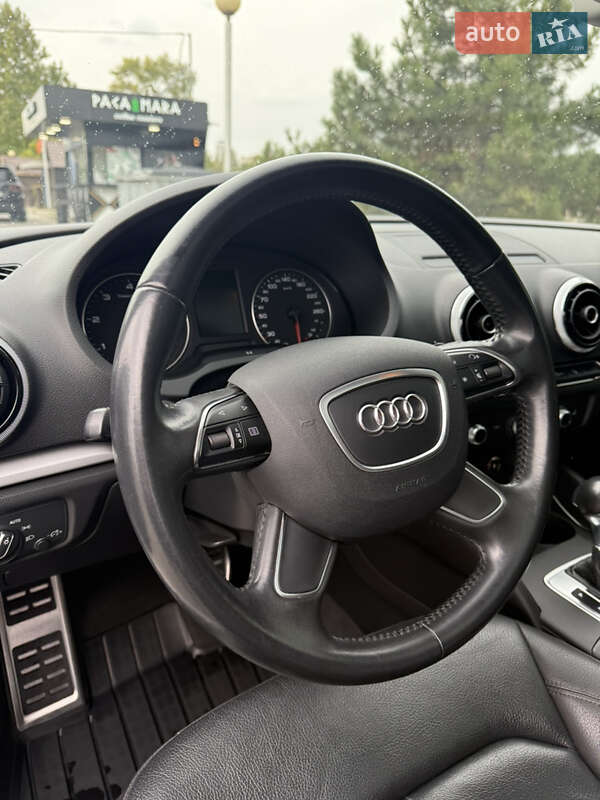 Седан Audi A3 2016 в Запорожье