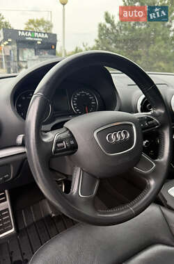 Седан Audi A3 2016 в  фото 2 Седан Audi A3 2016 в