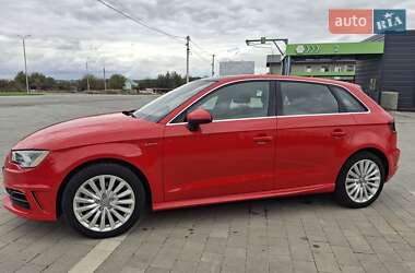 Хетчбек Audi A3 2015 в 