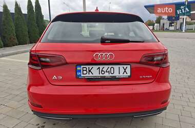 Хетчбек Audi A3 2015 в 