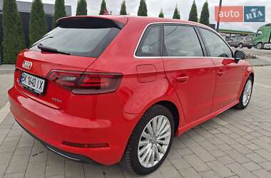 Хетчбек Audi A3 2015 в 