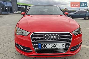Хетчбек Audi A3 2015 в 