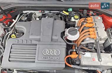 Хетчбек Audi A3 2015 в 