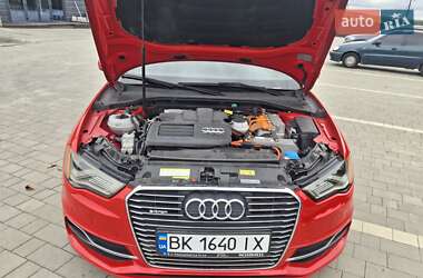 Хетчбек Audi A3 2015 в 