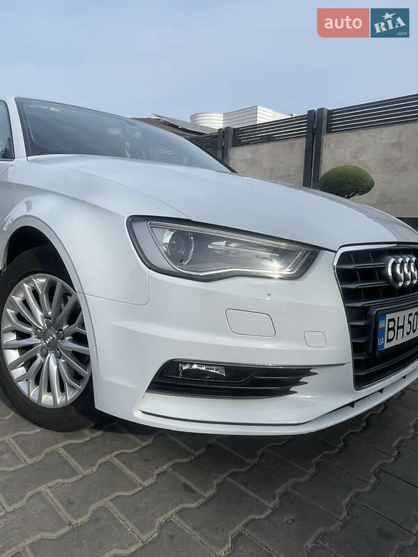 Седан Audi A3 2016 в Одессе