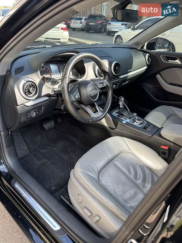 Седан Audi A3 2016 в Киеве