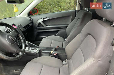 Хэтчбек Audi A3 2004 в 