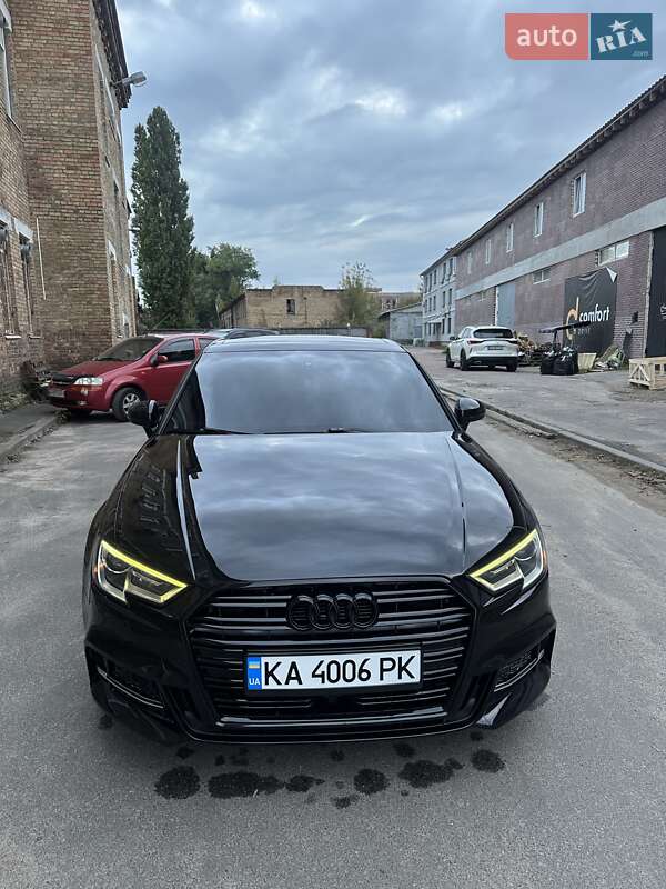Седан Audi A3 2016 в Киеве