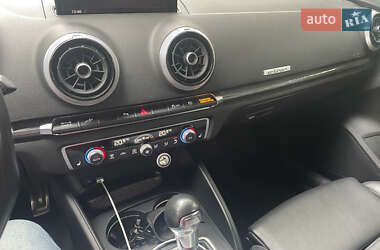 Хэтчбек Audi A3 2017 в 