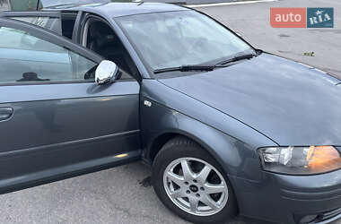 Хэтчбек Audi A3 2005 в 