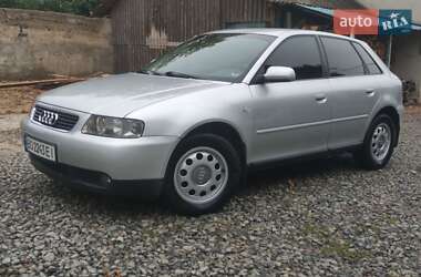 Хэтчбек Audi A3 2002 в 