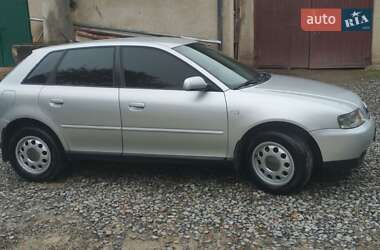 Хэтчбек Audi A3 2002 в 