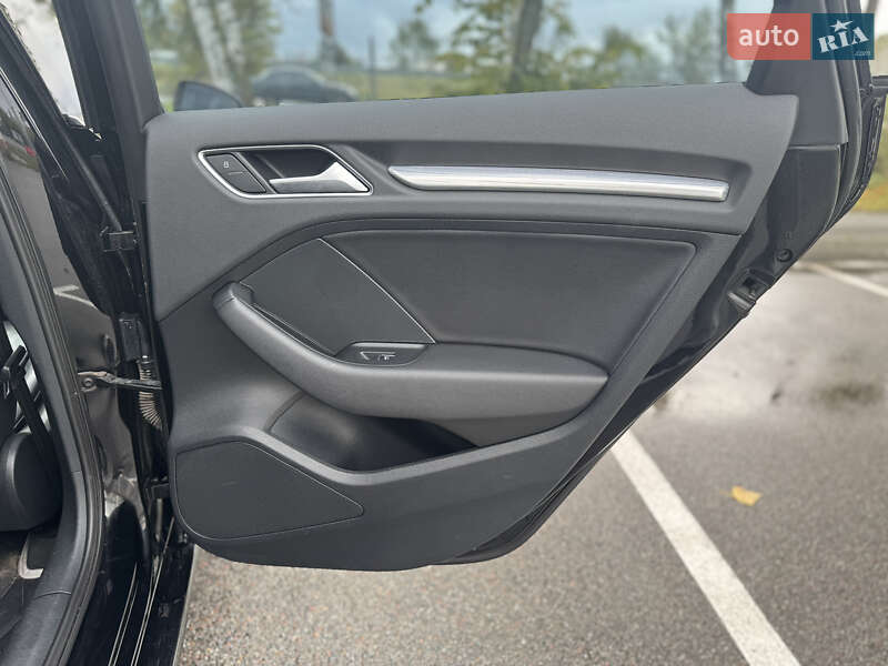 Седан Audi A3 2015 в Киеве