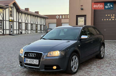 Хэтчбек Audi A3 2004 в 
