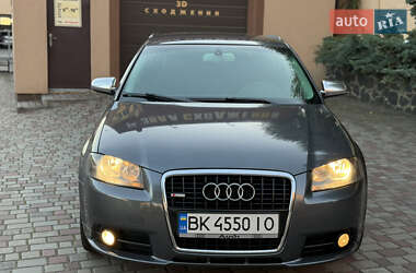 Хэтчбек Audi A3 2004 в 