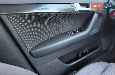 Хэтчбек Audi A3 2004 в 