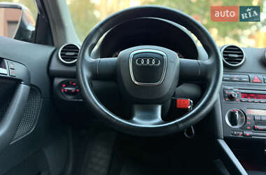 Хэтчбек Audi A3 2004 в 