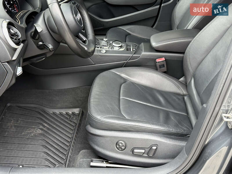 Седан Audi A3 2016 в Одессе