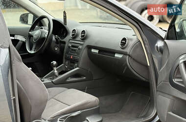 Хэтчбек Audi A3 2004 в 