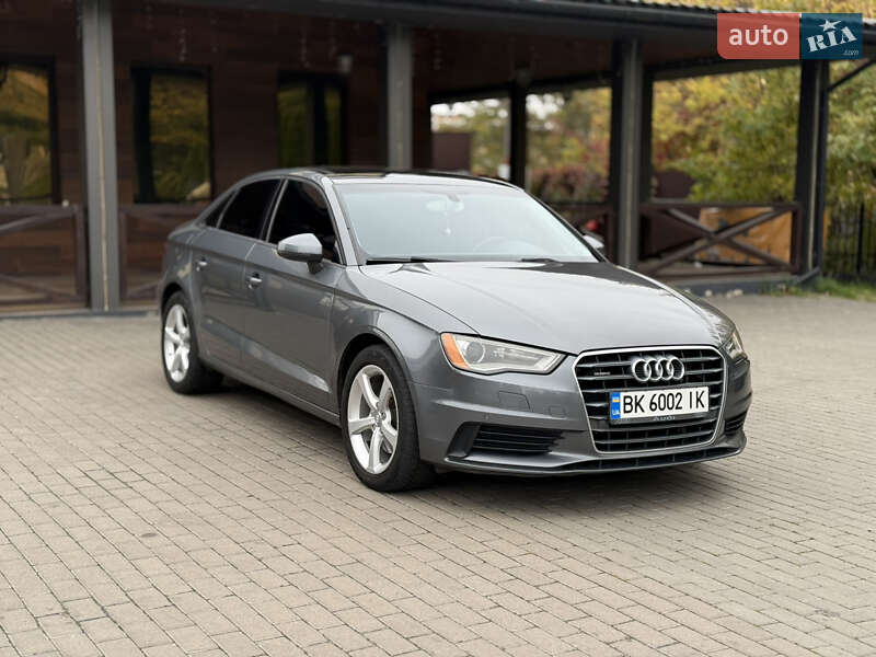 Седан Audi A3 2015 в Ровно
