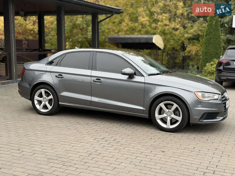 Седан Audi A3 2015 в Ровно