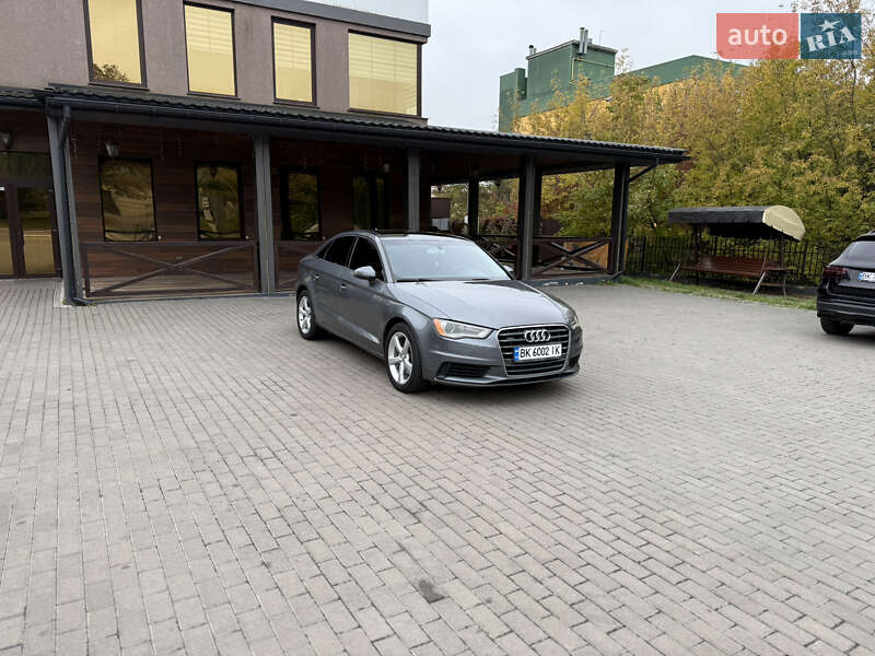 Седан Audi A3 2015 в Ровно