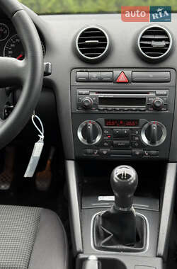 Хэтчбек Audi A3 2006 в 