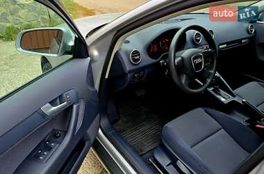 Хетчбек Audi A3 2005 в  фото 40 Хетчбек Audi A3 2005 в