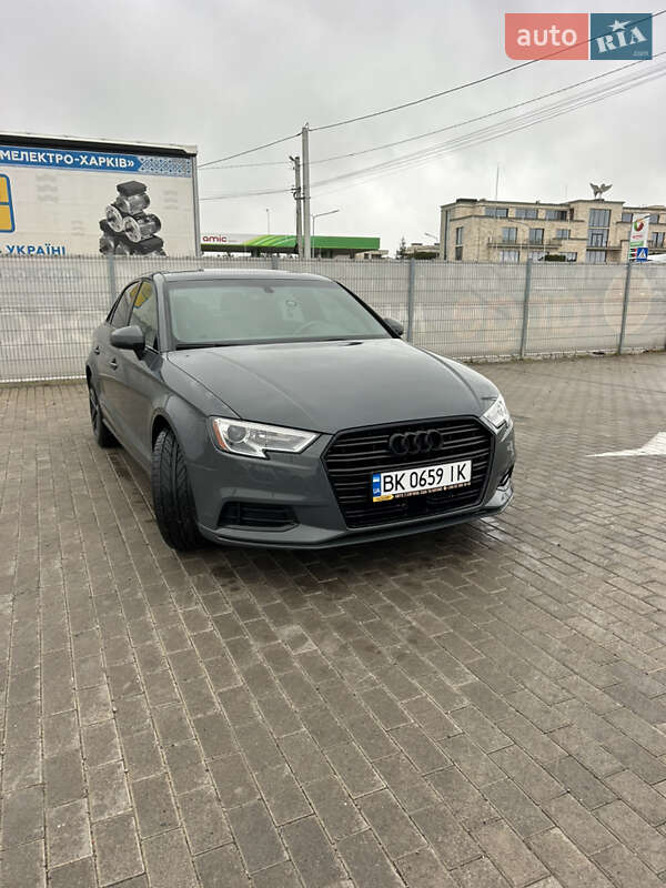 Седан Audi A3 2018 в  фото Седан Audi A3 2018 в