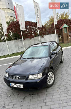 Хетчбек Audi A3 2000 в 
