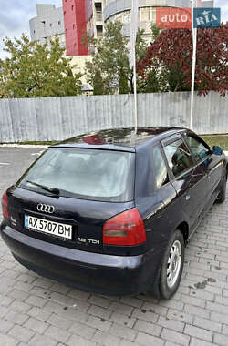 Хетчбек Audi A3 2000 в 