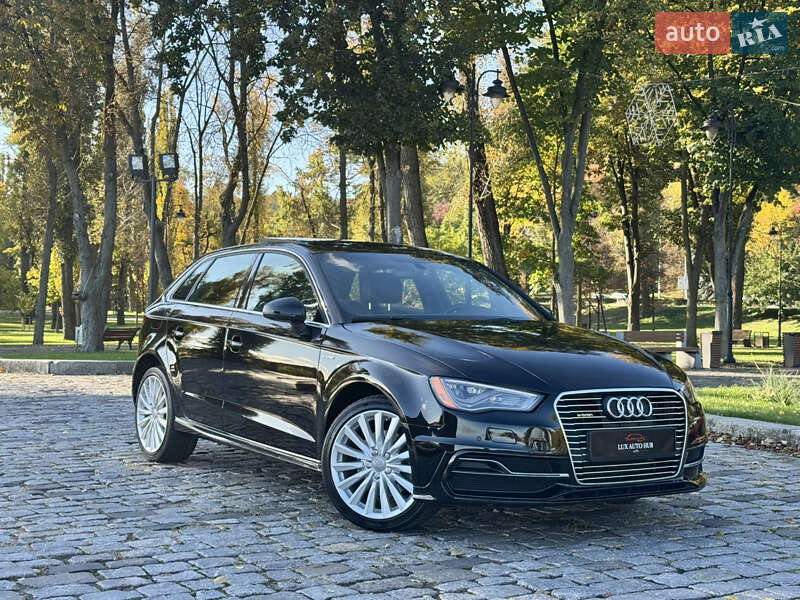 Хетчбек Audi A3 2016 в Києві